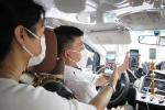 Tài xế taxi ngoại tỉnh ở Hà Nội lao đao vì dịch: Nợ mua xe trả chưa xong đã phải 'đắp chiếu', ở lại thì 'đói', về quê lại ngại 'ánh mắt' láng giềng