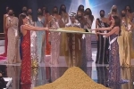 Cười lăn cười bò với loạt ảnh chế về cảnh đăng quang phiên bản giãn cách xã hội của Miss Universe 2020!