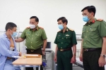 Giám đốc Công an TP Hà Nội trao tặng giấy khen cho tài xế taxi dũng cảm bắt cướp