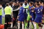 Chelsea, Leicester bị phạt