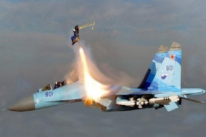 Hai phi công tiêm kích Su-30SM Nga đột ngột bị bắn văng ra khỏi máy bay ở điểm nóng Crimea