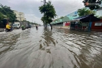 Sài Gòn mưa tối trời vào buổi sáng, đường ngập 'te tua', xe chết máy la liệt