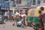 Hình phạt rúng động: Cảnh sát Ấn Độ đóng đinh vào bàn tay, bàn chân người không đeo khẩu trang