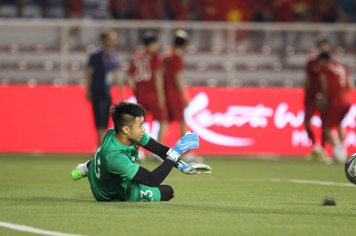 Văn Toản xuất sắc cản phá 1 quả penalty cho ĐT Việt Nam.
