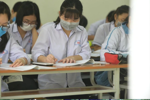 Thi lớp 10 ở Hà Nội: Không bật điều hoà, cha mẹ không được tập trung ở cổng trường