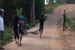 Khởi tố người cha ở Bắc Giang đuổi chém công an đi tuần phòng dịch đòi lại diều cho con