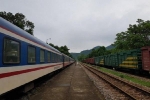 NÓNG: Phong tỏa tuyến đường sắt Bắc - Nam vì phát hiện có bom