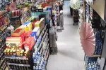 Cô gái vào siêu thị ăn cắp socola chỉ để nếm thử rồi vứt đi, sau khi bị bắt tiết lộ lý do khiến cảnh sát chưng hửng