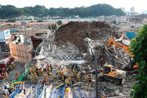 Nhà cao tầng đổ sập ở Hàn Quốc, ít nhất 9 người chết