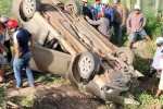 Ôtô lật ngửa sau tai nạn, tài xế tử vong