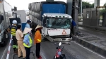 Tiền Giang: Xe tải tông sập cabin trạm thu phí cao tốc TP.HCM - Trung Lương
