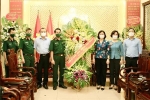 Phó Bí thư Thường trực Thành ủy Nguyễn Thị Tuyến chúc mừng Ban Tuyên giáo Trung ương và các cơ quan báo chí