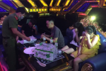 35 nam nữ 'bay lắc' trong quán karaoke, có cả học sinh