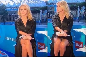 Nữ MC nóng bỏng người Italia để lộ 'điểm nhạy cảm' khi đang bình luận EURO 2020 trên sóng truyền hình
