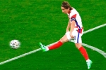Video Croatia - Scotland: Modric vẩy má ngoài ghi bàn