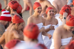 Hàng nghìn người tắm khỏa thân bất chấp giá rét ở Australia