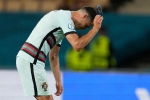 Ronaldo giận dữ ném đi băng đội trưởng, Bồ Đào Nha bị 'nhấn chìm' bởi siêu phẩm theo kiểu CR7