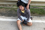 Bắt giam thanh niên trốn khai báo y tế, đánh 2 CSGT bị thương