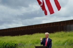 Ông Trump tới biên giới, tố ông Biden hủy hoại nước Mỹ