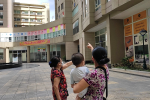Vụ cháu bé rơi từ tầng 11 chung cư tử vong ở Hà Nội: Gia đình mới chuyển tới khoảng 1 tuần, khi xảy ra vụ việc không ai hay biết