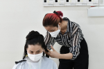 Bệnh viện Chợ Rẫy tổ chức cắt tóc cho hàng trăm y bác sĩ