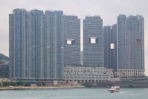 Bí ẩn về 'lỗ thủng' kỳ quặc trên nhiều cao ốc ở Hong Kong
