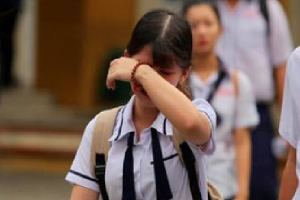 Nữ sinh bị 'mẹ bắt quỳ vì trượt cấp 3' nói trường tư lấy 5,5 triệu phí tuyển sinh nhưng không cho nhập học: Đại diện trường giải thích thế nào?
