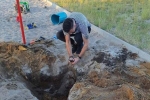 Nghịch cát, bé tiểu học phát hiện mộ cổ 2.000 năm, có thể đầy vàng