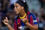 Ronaldinho ghi bàn ở trận siêu kinh điển dành cho huyền thoại