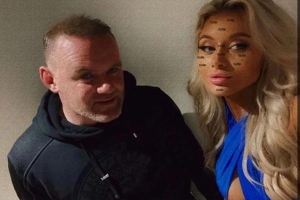 Rooney hoang mang vì bị lộ ảnh thân mật cùng gái lạ trong khách sạn