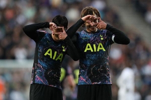 Son tỏa sáng giúp Tottenham thắng 3-1