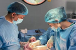 Vụ 'bác sĩ Khoa' rút ống thở của mẹ cứu sản phụ song sinh: Chủ nhân bức ảnh cặp sinh đôi tiết lộ về thời điểm chính xác