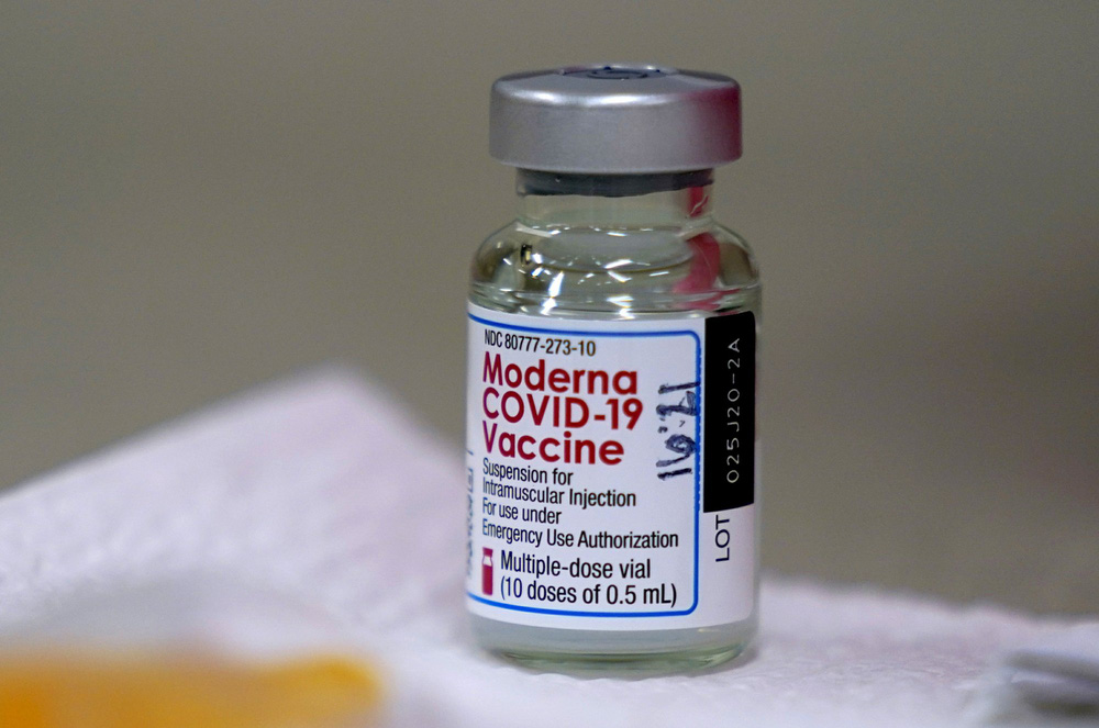 Khuyến cáo những người chống chỉ định tiêm vắc xin AstraZeneca, Pfizer, Moderna - Ảnh 8.
