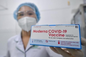 Một nhóm luật sư đề xuất tặng 50.000 lọ vaccine Moderna cho TP.HCM