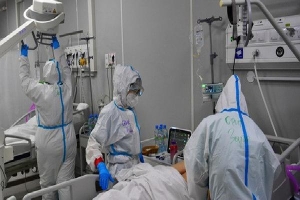 Nga: Nổ ống dẫn ôxy, bác sĩ lao vào cứu bệnh nhân Covid-19 không kịp