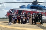 Trực thăng đưa 12 bác sĩ và hơn 5.000 liều vaccine đến Côn Đảo