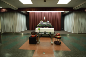 Vụ nam thanh niên bị dìm chết ở Nhật: Hình ảnh buồn trong tang lễ không người thân