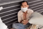 Ông chú vô gia cư ở Sài Gòn bật khóc nức nở khi nhóm thiện nguyện đánh thức và tặng mì tôm