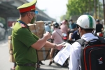 Ngày đầu ra quân, tổ công tác đặc biệt ở Hà Nội phát hiện nhiều trường hợp 'mượn' giấy đi đường