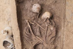 Khai quật mộ cổ Trung Quốc 1.600 tuổi, bất ngờ tìm thấy 2 bộ hài cốt trong tư thế 'Romeo và Juliet'