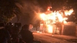 Cháy dãy ki-ốt trong đêm ở Bắc Giang, nhiều người hoảng hốt tháo chạy