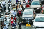 CLIP: Đường phố Hà Nội bất ngờ đông hơn trong ngày tròn 1 tháng giãn cách xã hội