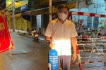 Đêm mưa tầm tã, ông Đoàn Ngọc Hải vẫn lao đi bê bình oxy miễn phí, tiết lộ tình trạng sức khỏe trong mùa dịch