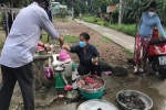 TP.HCM: Người dân một hẻm ở Bình Tân vô tư họp chợ giữa tâm dịch