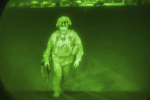 Bức ảnh người lính Mỹ cuối cùng rời Afghanistan