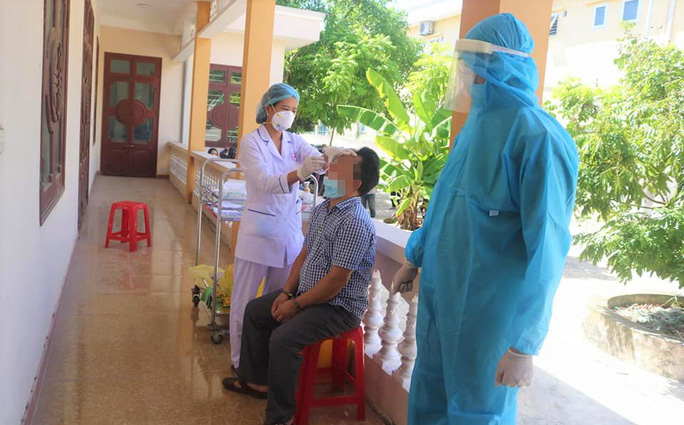 Thông tin chính thức 2 trường hợp tử vong sau tiêm vắc-xin Covid-19 tại Lâm Đồng - Ảnh 1.