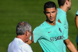 Hình ảnh của Ronaldo sau khi hoàn tất kiểm tra y tế đến MU
