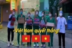 Gặp lại nhóm sinh viên y tế chống dịch co ro trên thùng xe giữa cơn mưa: Tụi em được rất nhiều người Sài Gòn yêu quý!