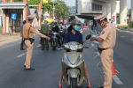 Công an Hà Nội ngày đầu triển khai 39 chốt mới kiểm soát người đi đường