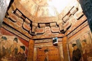 Khai quật ngôi mộ cổ nghìn năm phát hiện 3 người được chôn cùng nhau, bức tranh trên tường tiết lộ mối quan hệ mật thiết không ai ngờ
